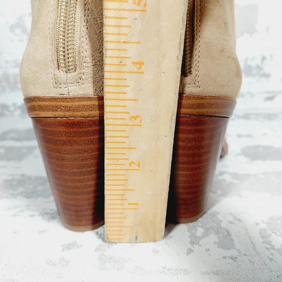 NEW Vince Camuto Gigietta Tan Suede Block Heel Pointed Toe Ankle Boots I41 - Picture 7 of 13
